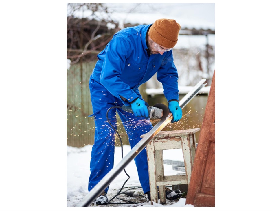 Thermal gloves in use